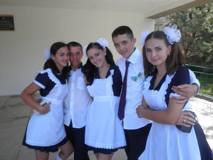 Шкільний фотоальбом: як учні Мукачева 1 Вересня відзначали (ФОТОРЕПОРТАЖ) – 11