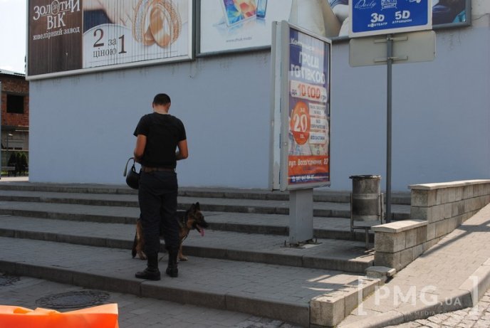 Всіх працівників ТРК "Щодня" у центрі Мукачева евакуйовано, шукають вибухівку – 07