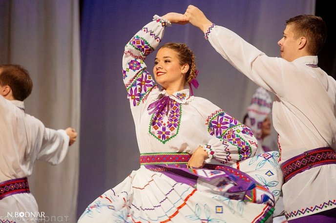 Відомий танцювальний колектив із Канади виступив в Ужгороді  – 19