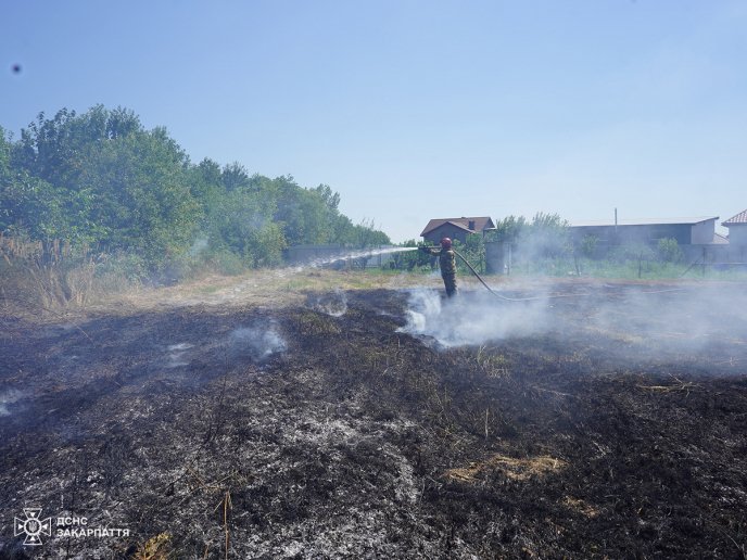 Рятувальники розповіли про пожежу, яку вчора гасили в Ужгороді – 01 Пожежа в Ужгороді