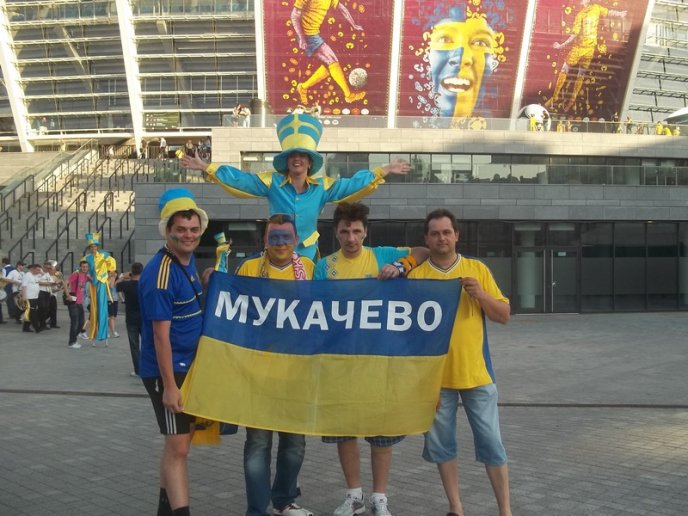 Мукачівці підтримували збірну України на "Олімпійському" (ФОТОРЕПОРТАЖ)  – 01