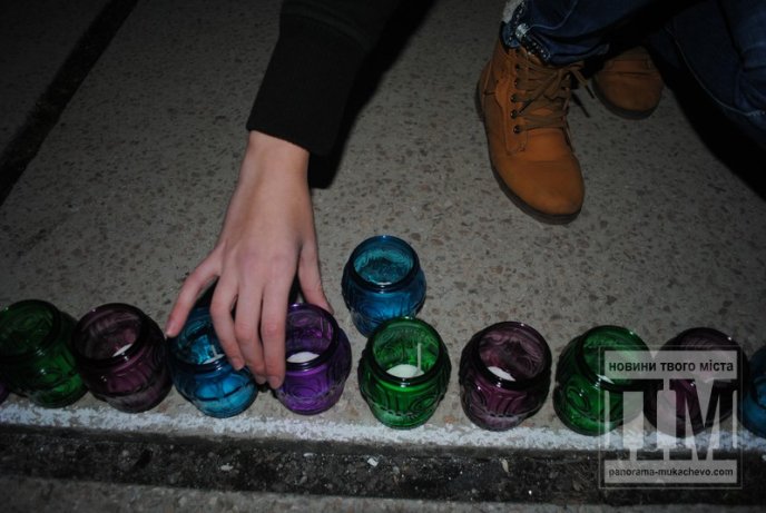 У Мукачеві запалили найбільший герб України на Закарпатті (ФОТОРЕПОРТАЖ) – 10