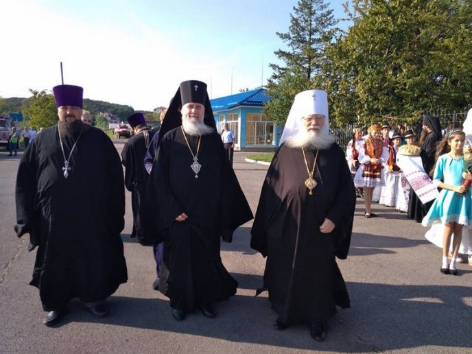 Як в аеропорту "Ужгород" предстоятеля УПЦ МП митрополита Онуфрія зустрічали  – 02