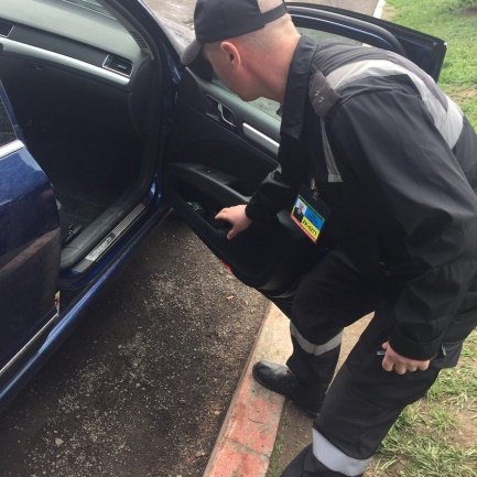 Закарпатські прикордонники затримали чоловіка, в автомобілі якого виявлені боєприпаси – 01