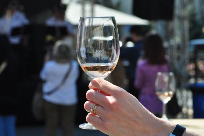 Сьогодні в Ужгороді розпочався дводенний фестиваль «Sakura Wine» – 01