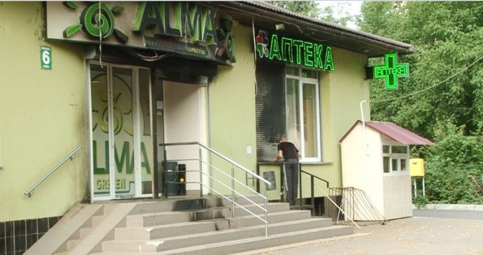 У Мукачеві підпалили супермаркет – 04