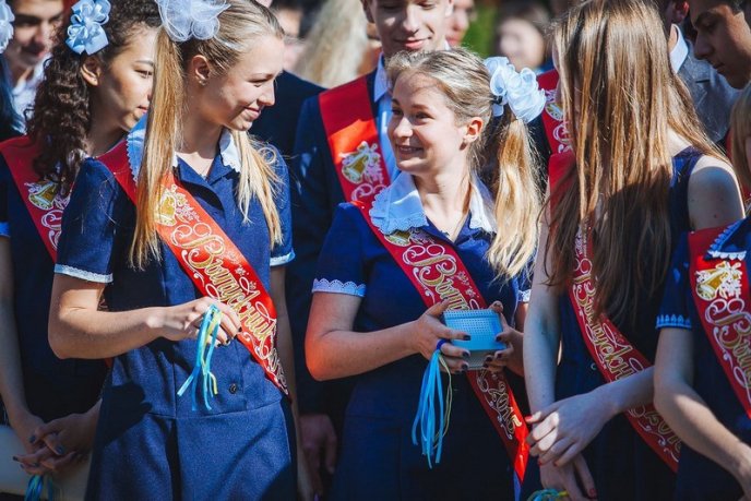 В Ужгородській ЗОШ №3 відлунав останній дзвінок (ФОТО) – 05