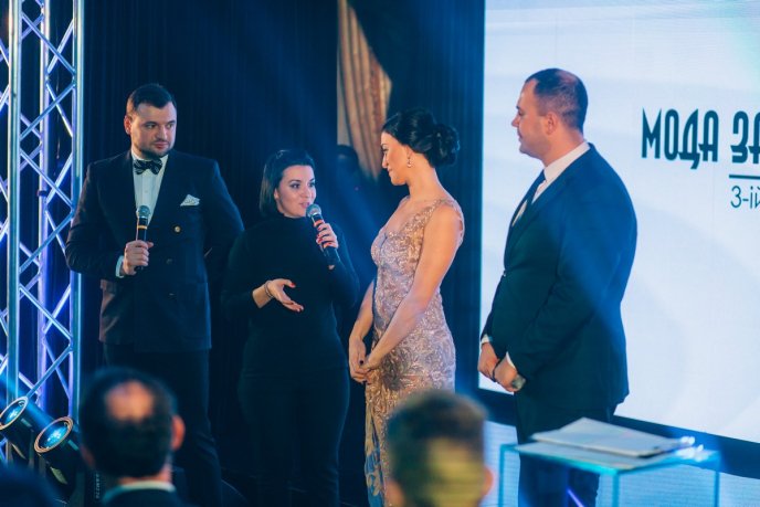 Мода заради життя: на Закарпатті відбувся ІІІ-й благодійний показ мод дизайнерки Роксолани Новак – 115