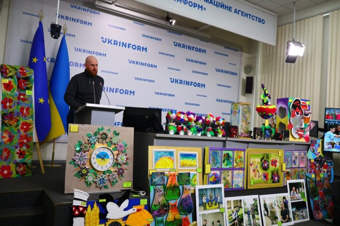 Напередодні Дня захисника України мистецтво об’єднало воїнів і дітей – 07