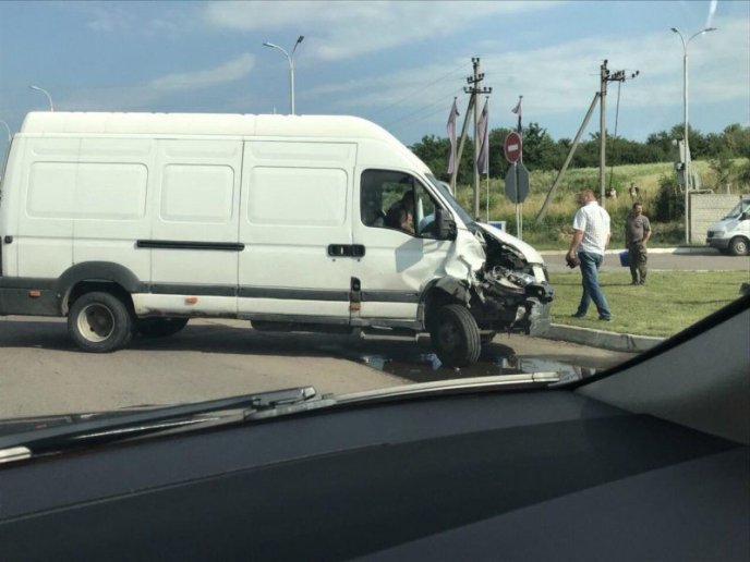 Мікроавтобус із дітьми потрапив у ДТП на в’їзді у Мукачево – 03