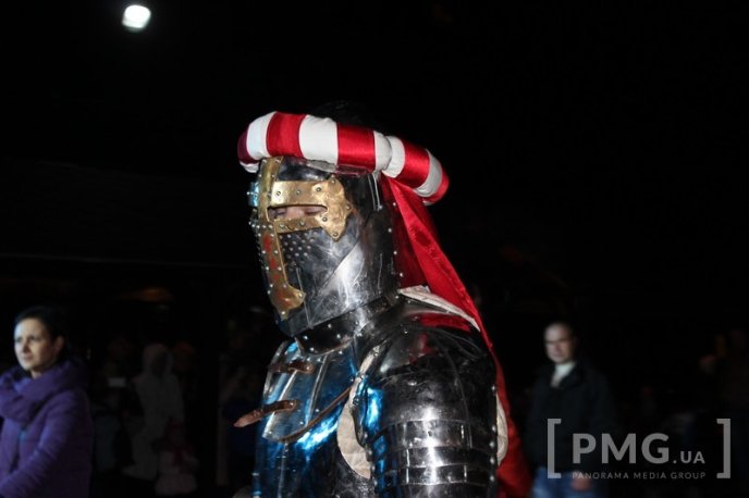 Яскраве святкування Дня святого Мартина у Мукачеві: парад ліхтариків, лицарські бої та вогняне шоу – 49 Яскраве святкування Дня святого Мартина у Мукачеві: парад ліхтариків, лицарські бої та вогняне шоу – 49