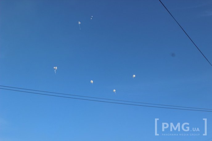 Мукачівські випускники станцювали прощальний вальс у центрі міста – 39