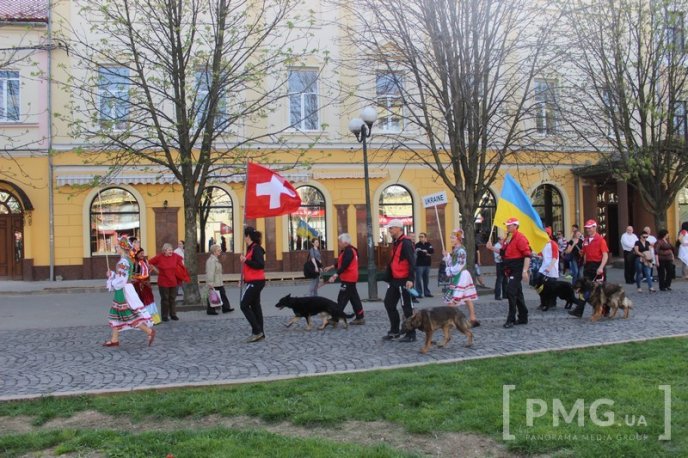 У Мукачеві урочисто відкрили чемпіонат світу зі слідової роботи службових собак – 41
