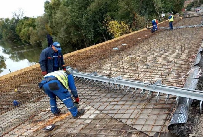 На Берегівщині ремонтують дорогу між двома селами – 02