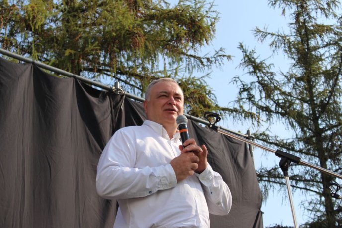 День знань в УжНУ: з’явилися фото з святкування – 03