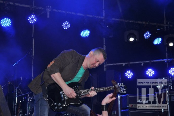 В центрі Мукачева "відгримів" концерт відомого в Україні мукачівського гурту "Without Limits" (ФОТО) – 06