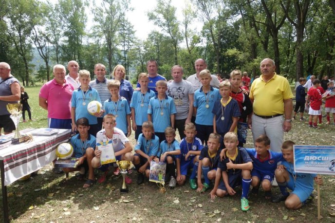 У Великому Бичкові відбувся дитячий турнір по футболу на кубок заслуженого майстра спорту Івана Яремчука  – 08