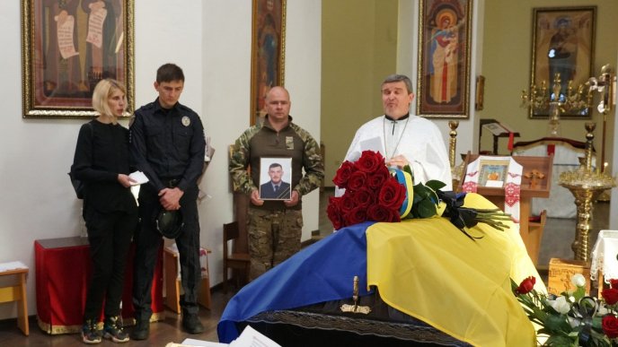 Залишилися дружина та 7-річна донечка: в Мукачеві поховали Героя – 01