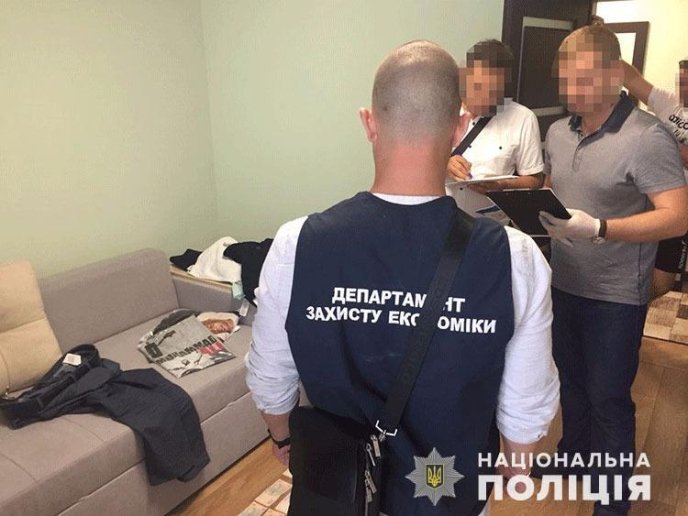 Поліція розповіла про злочинну схему працівників закарпатської митниці – 02