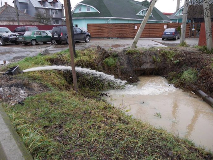 Через інтенсивний дощ в Ужгороді підтоплено кілька дворів – 03