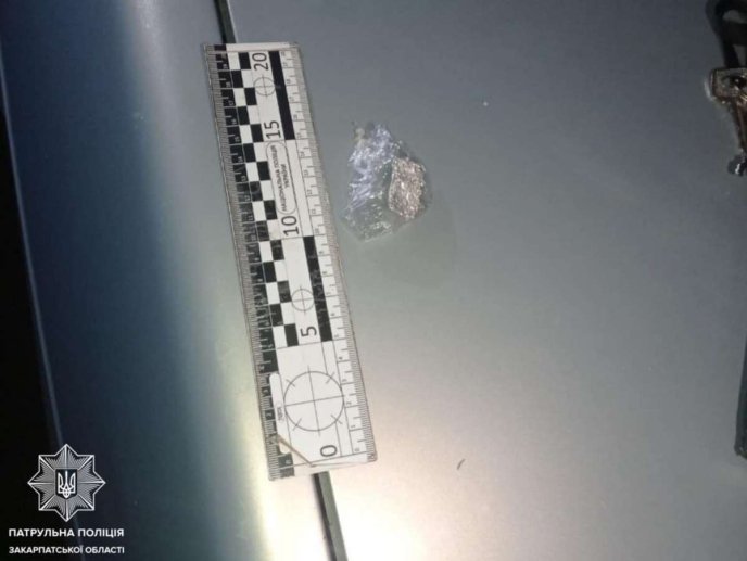 Поблизу Мукачева затримали нетверезого водія, який мав при собі наркотичні речовини – 02