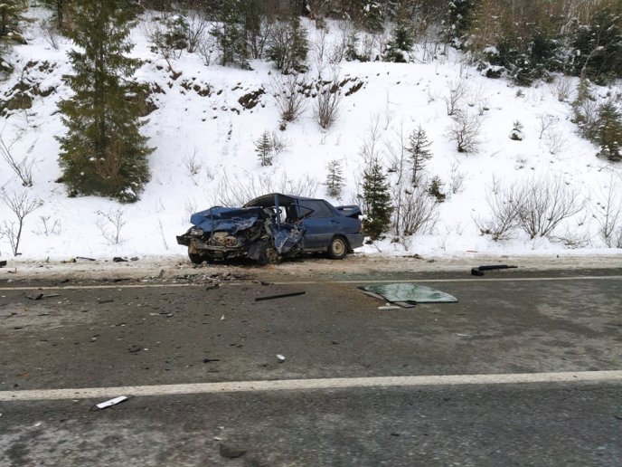 Неподалік села Нижні Ворота трапилась ДТП: фото з місця події – 02