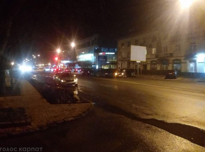 В Ужгороді на проспекті Свободи, неподалік "Фокстроту", сталася ДТП – 02