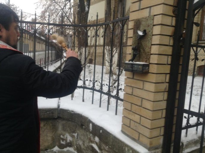 В Ужгороді освятили нові міні-скульптурки міста – 04