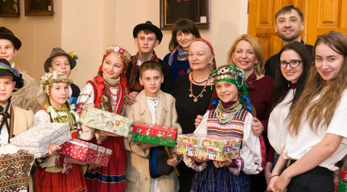 Закарпатські дітлахи заколядували для Філарета та зустрілись із першою леді України та мером Києва – 01