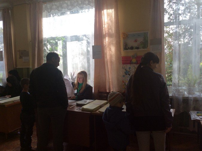 Мукачівські роми не йдуть голосувати на парламентських виборах (ФОТО) – 02 Мукачівські роми не йдуть голосувати на парламентських виборах (ФОТО) – 02