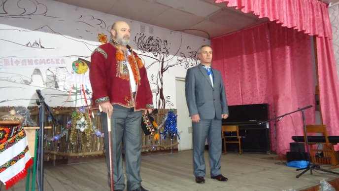 У селищі Ясіня співали старовинні та сучасні колядки. Глядачі у захваті – 01