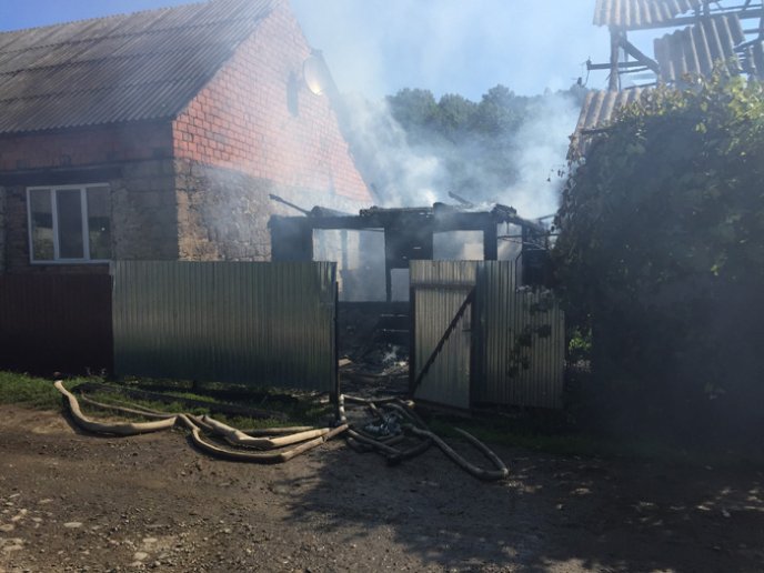 Рятувальники оприлюднили деталі пожежі на Хустщині, внаслідок якої отруїлась молода дівчина – 03