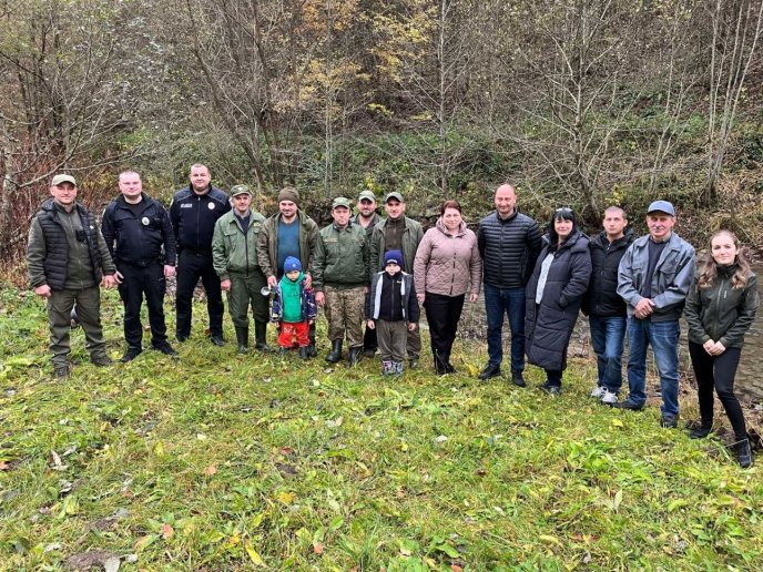 У закарпатські водойми випустили понад 8,5 тисячі мальків форелі