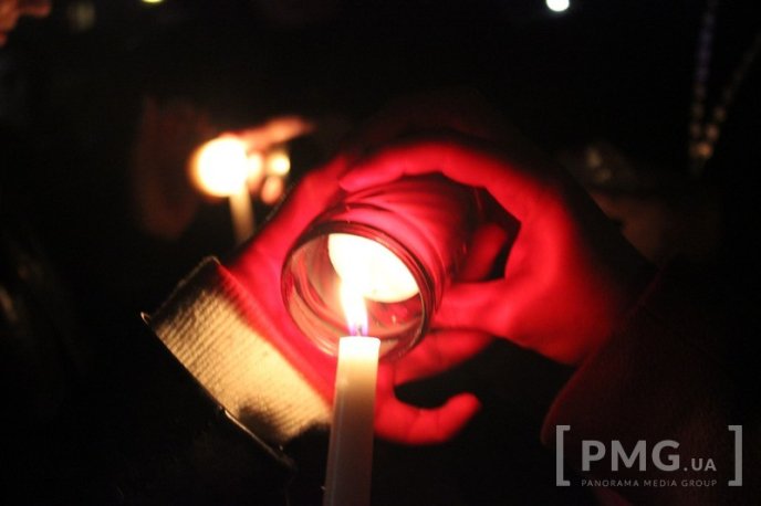 Мукачівці зустріли Благодатний Вогонь, який зійшов у Єрусалимі – 26