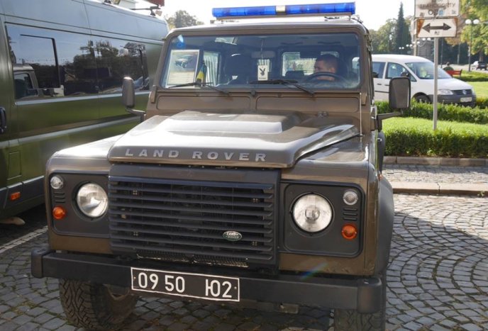 Біля Закарпатської ОДА з’явилась військова техніка – 03