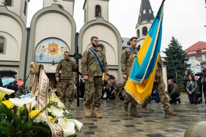 У Мукачеві поховали 53-річного Героя – 04