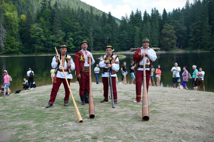 На березі озера Синевир відбувся колоритний фестиваль – 03