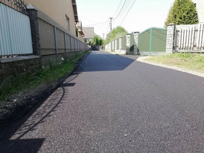 Сьогодні у Мукачеві асфальтують кілька доріг – 04