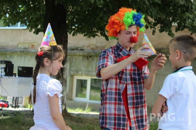 Студенти Мукачівського торговельно-економічного коледжу показали як правильно працювати в ресторанах – 12