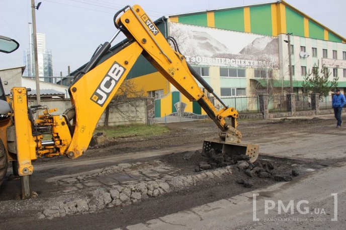 На вулиці Пряшівській-об’їзній почали ліквідовувати тріщини – 04