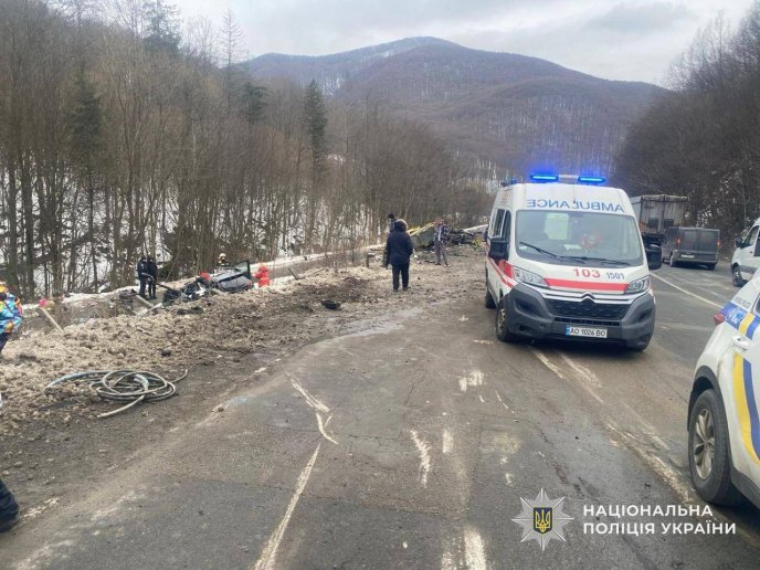 Автотроща на Закарпатті: автівки понівечені, є загиблі – 02