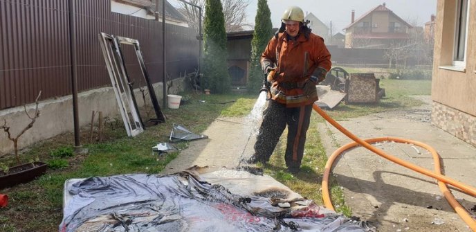 12 рятувальників гасили пожежу в Ужгородському районі – 03