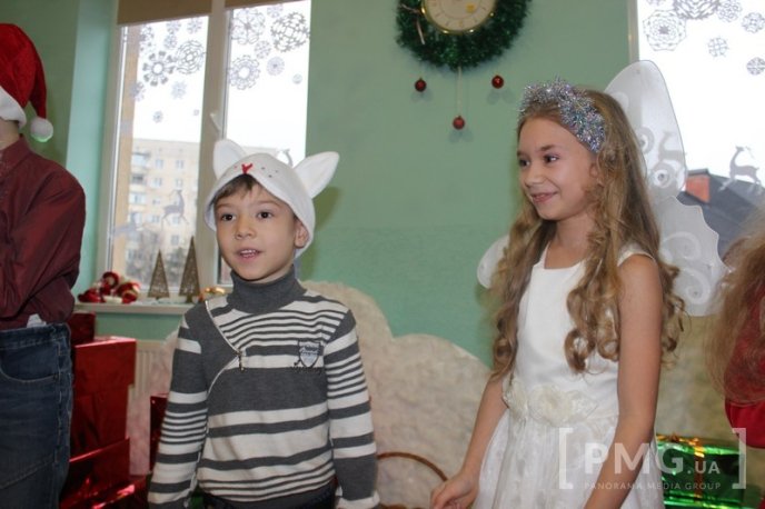 Жителі Мукачева подарували маленьким переселенцям із Донбасу свято – 17