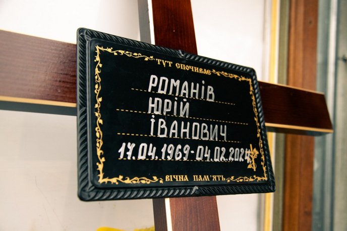 У Мукачеві навколішках прощалися з полеглим Героєм – 05