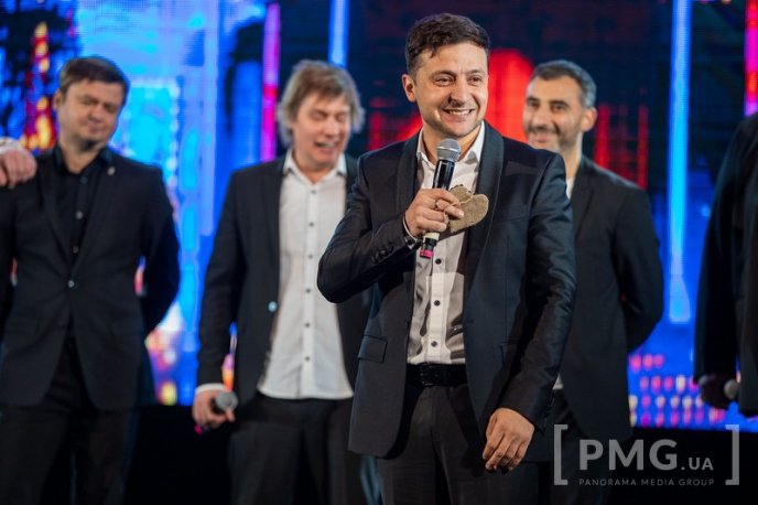 Зеленський з «Кварталом 95» в Ужгороді: Агітувати не збираємось, однак закликаємо всіх прийти на вибори – 25