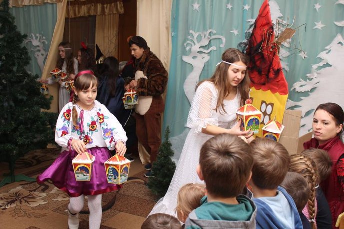До Дня Святого Миколая мукачівські школярі та дошкільнята отримали подарунки – 03