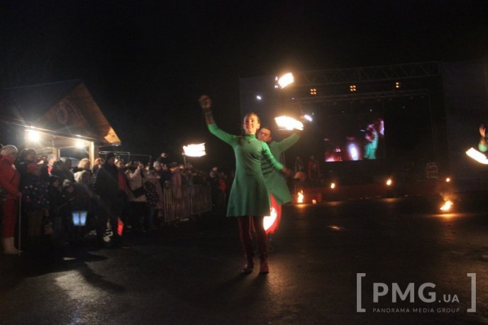 Яскраве святкування Дня святого Мартина у Мукачеві: парад ліхтариків, лицарські бої та вогняне шоу – 107 Яскраве святкування Дня святого Мартина у Мукачеві: парад ліхтариків, лицарські бої та вогняне шоу – 107