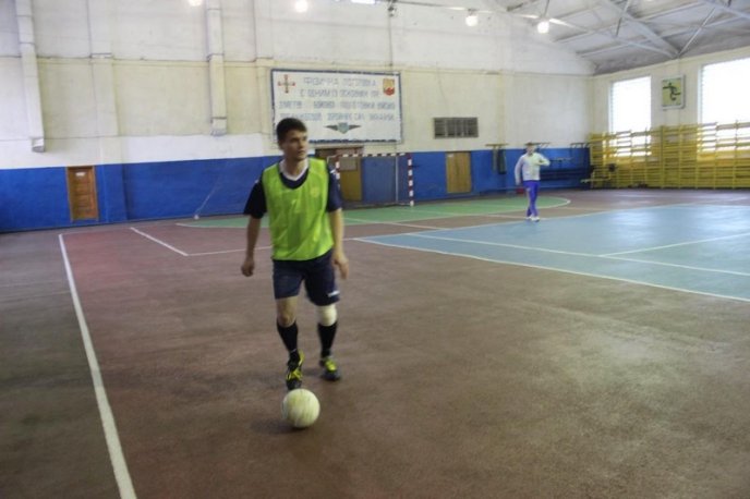 Патрульні поліцейські зійшлись у футбольному двобої із журналістами та громадськими активістами – 09