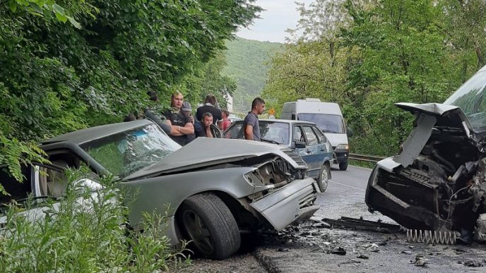 Авто перетворилося на купу металобрухту: ввечері трапилась аварія – 03
