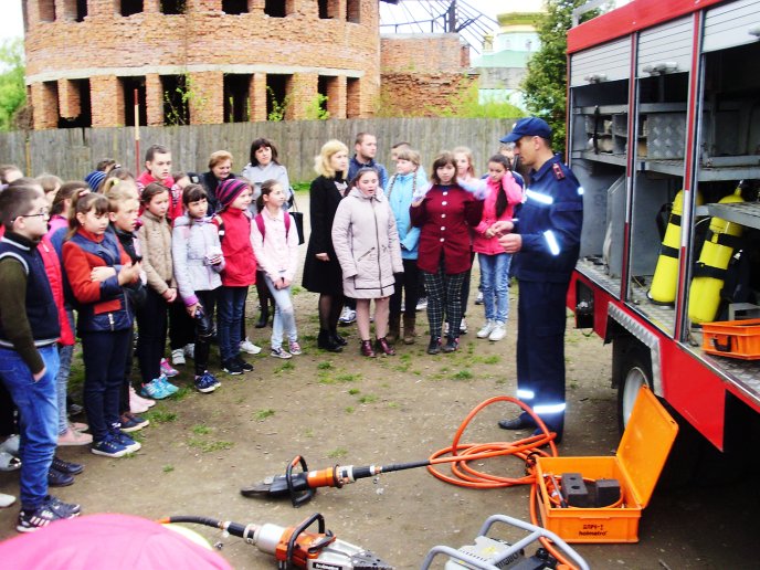 Рятувальники Великоберезнянщини вчили жителів села Забрідь правилам безпеки життєдіяльності – 03